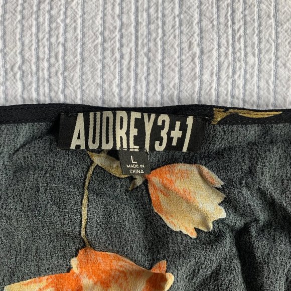 Audrey 3+1 Black Floral Crop Top - Picture 2 of 3